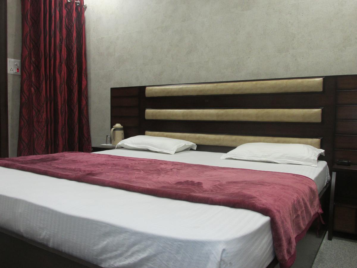 Hotel Silk Haldwani Exterior photo